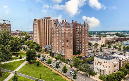 612 W Franklin Street #11B